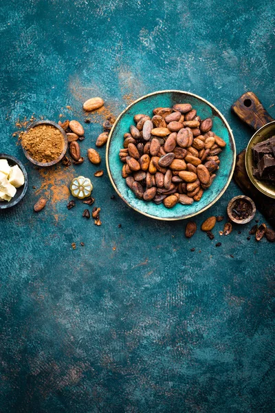 Cacao Cacaobonen Donkere Bittere Chocolade Stukjes Cacao Boter Cacaopoeder Achtergrond — Stockfoto