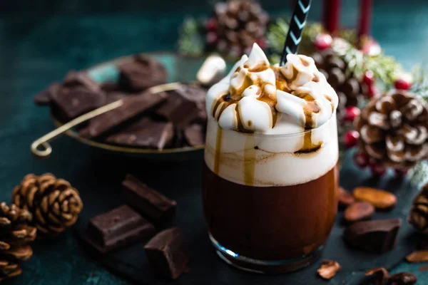 Cioccolata Calda Con Panna Montata Bevanda Cioccolato Addobbi Natalizi — Foto Stock