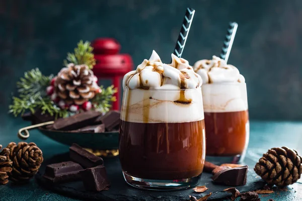 Cioccolata Calda Con Panna Montata Bevanda Cioccolato Addobbi Natalizi — Foto Stock