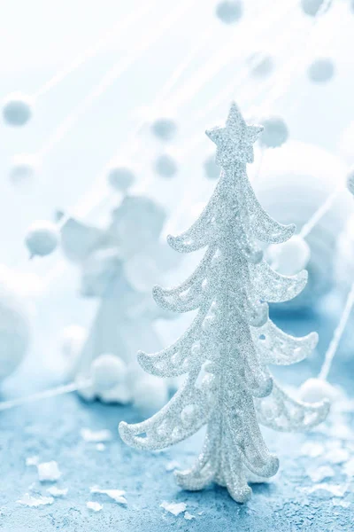 Weihnachtsdekoration Auf Frostigem Hintergrund Festkarte Mit Weihnachtsdekoration — Stockfoto