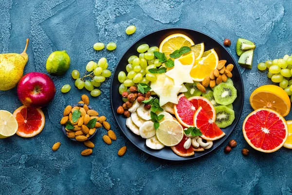 Gesunde Vegetarische Schüssel Mit Frischem Obst Und Nüssen Teller Mit — Stockfoto
