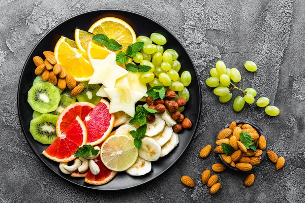 Hälsosam Vegetarisk Skål Skål Med Färsk Frukt Och Nötter Tallrik — Stockfoto