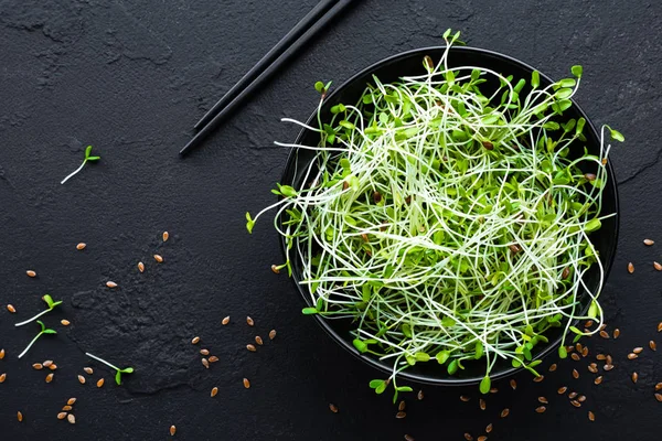 Gesundes Vegetarisches Schalengericht Mit Frischen Leinsamen Sprossen Teller Mit Rohem — Stockfoto