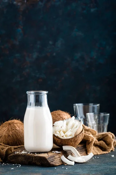 Fersk Kokosmelk Glassflaske Vegetabilsk Friske Drikker – stockfoto