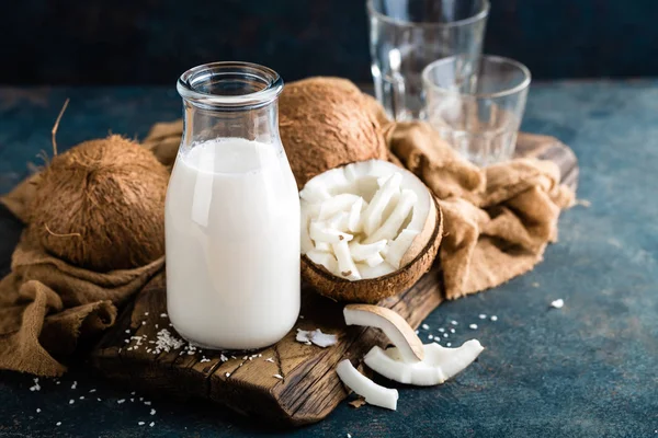 Leche Coco Fresca Botella Vidrio Bebida Saludable Vegana Láctea — Foto de Stock