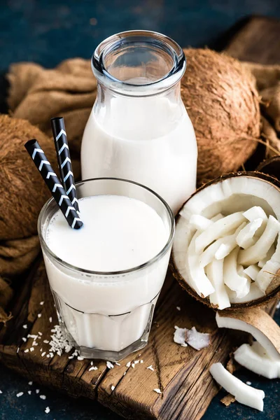 Leche Coco Fresca Vidrio Botella Bebida Saludable Vegana Láctea — Foto de Stock