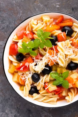 Sebzeli çorba, İtalyan Vejetaryen Makarna ve sebze çorbası