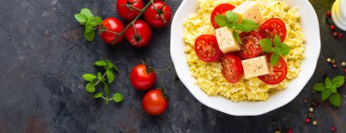 Darı lapası domates ve peynir ile