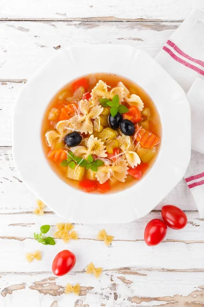 Minestrone Sopa Vegetariana Con Pasta Verduras Sobre Fondo Rústico Madera —  Fotos de Stock