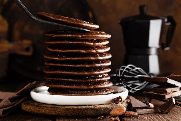 Stapel Von Schokoladenpfannkuchen — Stockfoto