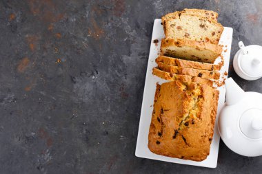 Meyveli kek, üstten görünüm dilimlenmiş üzüm meyve pasta