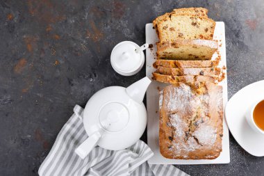 Meyveli kek, üstten görünüm dilimlenmiş üzüm meyve pasta