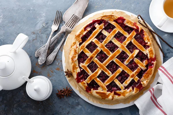 Tarta Cereza Americana Con Bayas Frescas — Foto de Stock