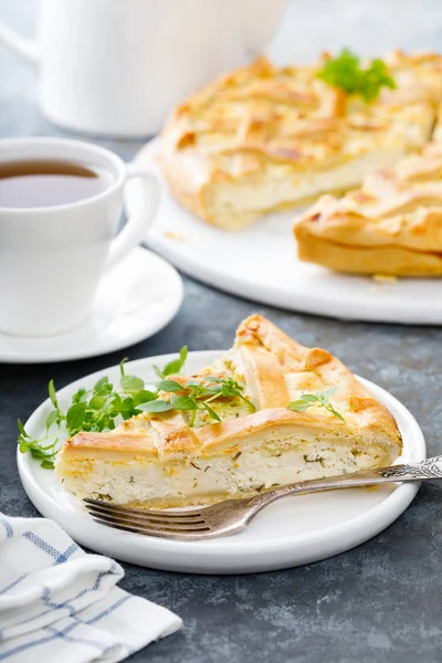 Tarta Con Queso Blando Salado Verduras —  Fotos de Stock