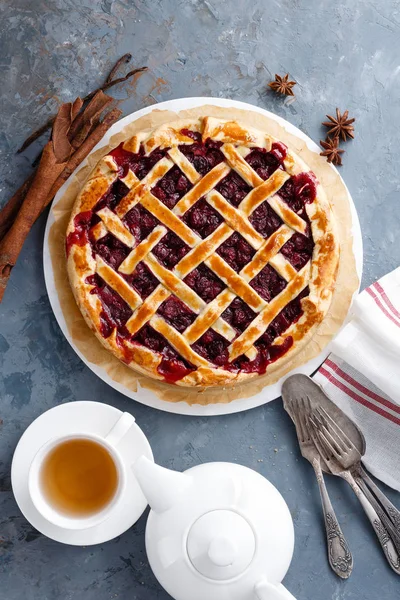 Tarta Cereza Americana Con Bayas Frescas — Foto de Stock