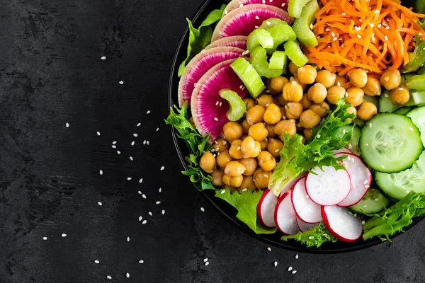 Buddha Salladsskål Med Färsk Gurka Selleri Vattenmelon Rädisa Morot Sallat — Stockfoto