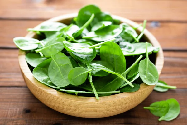 Foglie Spinaci Freschi Sfondo Legno Cibo Vegano Sano — Foto Stock