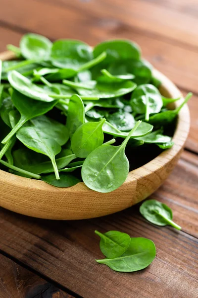 Hojas Frescas Espinaca Sobre Fondo Madera Comida Vegana Saludable —  Fotos de Stock