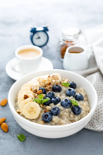 Farine Avoine Aux Myrtilles Fraîches Banane Amandes Miel Pour Petit — Photo