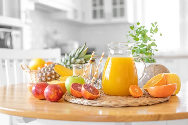 Multifruit Juice Fresh Fruit Table Kitchen Background Closeup — Stock Photo, Image