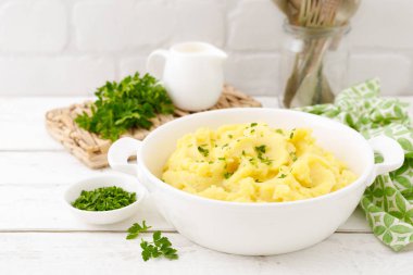 Masada tereyağı ve süt ile patates püresi