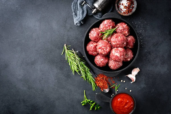 Carne Proaspătă Vită Brută Condimente Sos Roșii — Fotografie, imagine de stoc