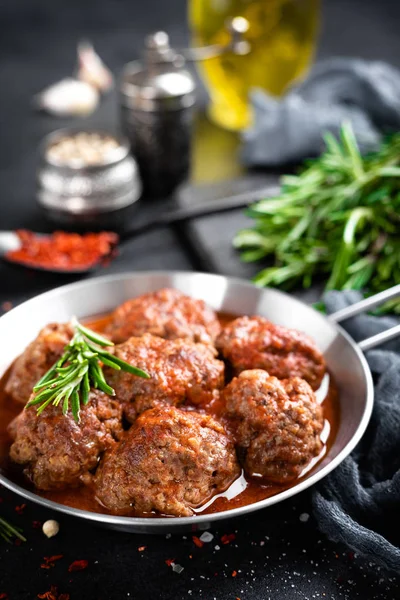 Nötkött Köttbullar Med Kryddor Tomatsås — Stockfoto