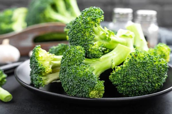 Verse Rauwe Broccoli Aan Boord — Stockfoto
