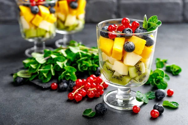 Ensalada Fresca Con Frutas Bayas Glaseado —  Fotos de Stock