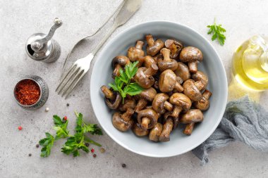 Kızarmış mantar, champignons, üst görünümü