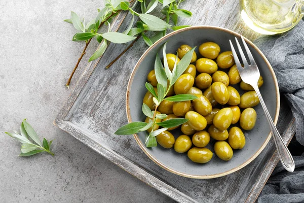 Groene Olijven Een Kom — Stockfoto