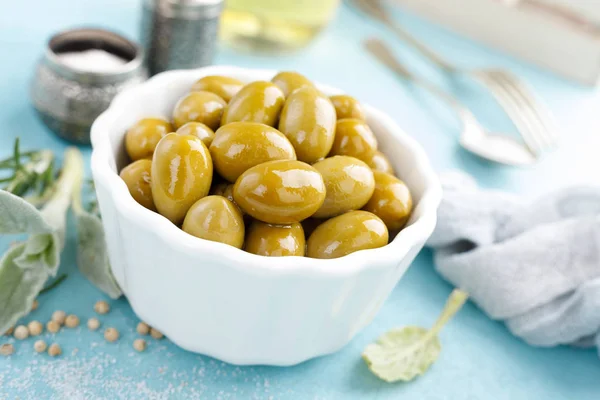 Olive Verdi Una Ciotola — Foto Stock