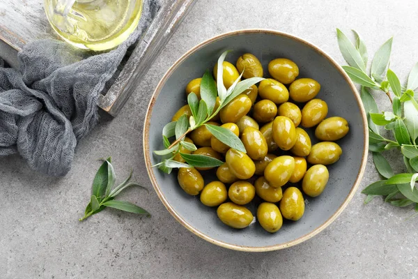 Groene Olijven Een Kom — Stockfoto