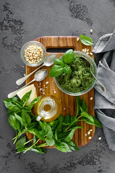 Pesto Tradicional Italiano Alla Genovese Com Folhas Manjericão Fresco Pinhões — Fotografia de Stock