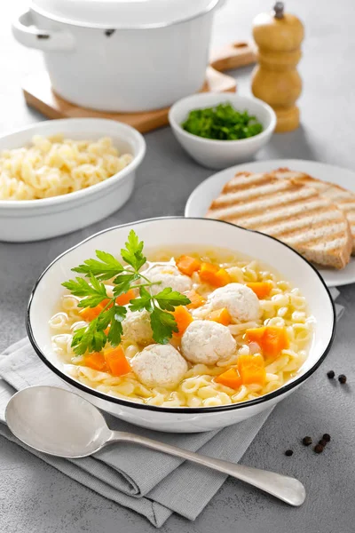 Soupe Poulet Chaud Bouillon Aux Boulettes Viande Carotte Pâtes Persil — Photo