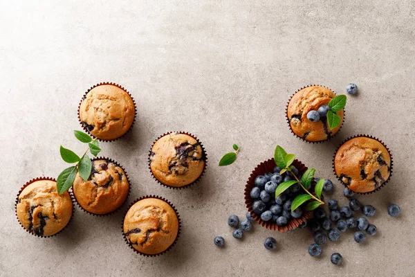 Blueberry Muffins Met Verse Bessen Top Uitzicht — Stockfoto