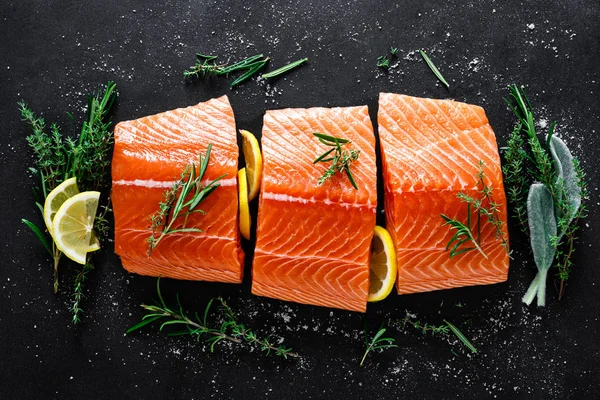 Salmão Filé Peixe Salmão Cru Fresco Com Ingredientes Cozinha Ervas — Fotografia de Stock