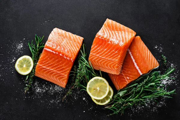 Salmão Filé Peixe Salmão Cru Fresco Com Ingredientes Cozinha Ervas — Fotografia de Stock