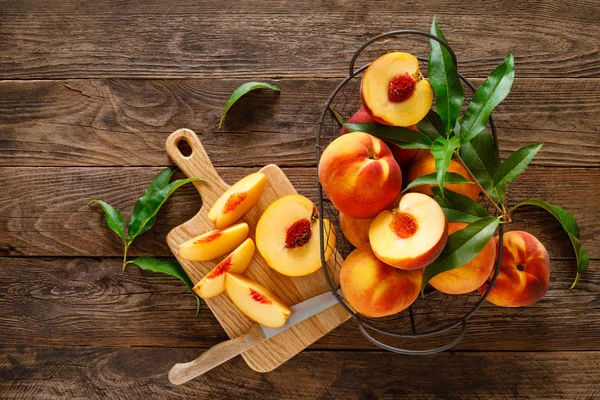 Ripe Peaches Leaves Basket Wooden Table Top View — Stock Photo, Image