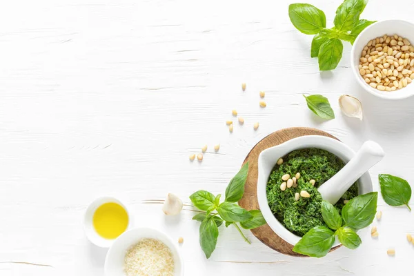 Pesto Italiaanse Basilicum Pesto Saus Met Culinaire Ingrediënten Voor Het — Stockfoto