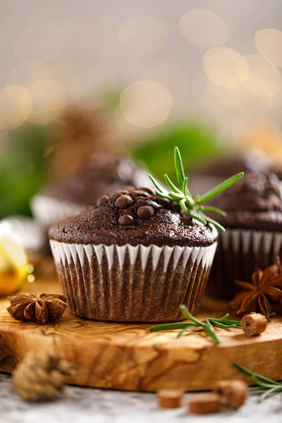 Muffin Natal Chocolate Xmas Atau Noel Meriah Panggang Dengan Dekorasi — Stok Foto