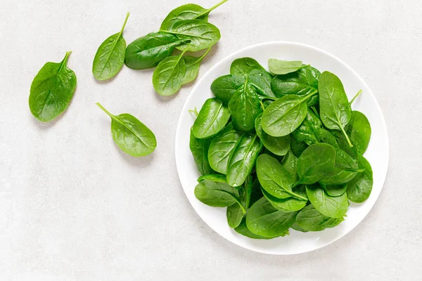 Foglie Spinaci Freschi Sfondo Bianco — Foto Stock