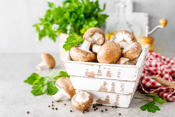 Champiñones Crudos Sobre Fondo Blanco Cocinando Champiñones Frescos — Foto de Stock