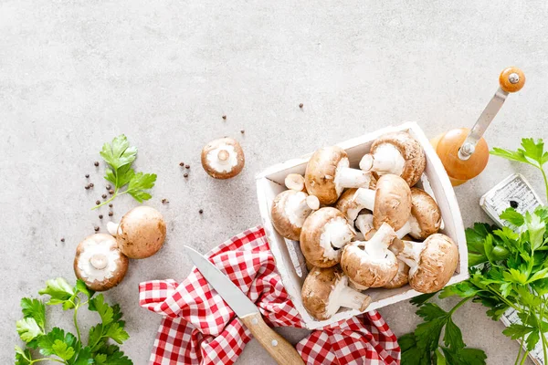 Champiñones Crudos Sobre Fondo Blanco Cocinando Champiñones Frescos — Foto de Stock