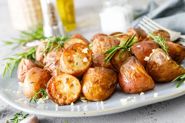 Baked Potatoes Rosemary Thyme Garlic — Stock Photo, Image