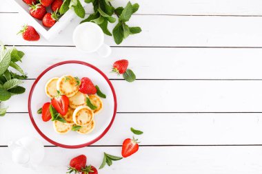 Peynirli gözleme, börek ya da taze çilek ve yoğurtlu şurup. Sağlıklı ve lezzetli bir kahvaltı.