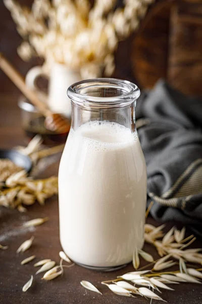 Веганское Овсяное Молоко Стеклянной Бутылке Ингредиенты Приготовления Пищи Здоровый Вегетарианский — стоковое фото