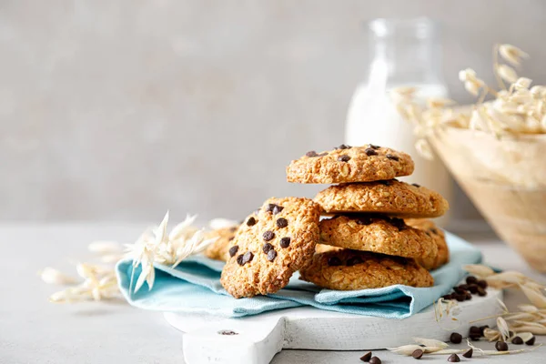 Homemade Oatmeal Cookies Chocolate Drops Milk Breakfast — Stock Photo, Image