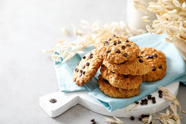 Homemade Oatmeal Cookies Chocolate Drops Milk Breakfast — Stock Photo, Image