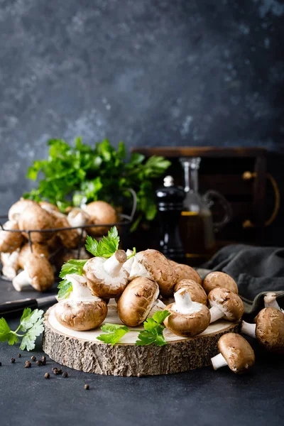 Champignons Crus Sur Fond Noir Cuisine Champignon Frais — Photo